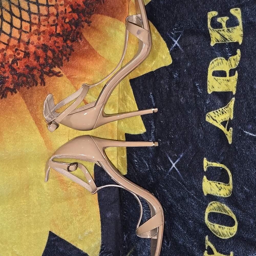 Rachel Zoe Tan Heels Elegant Design - Picture 4 of 4